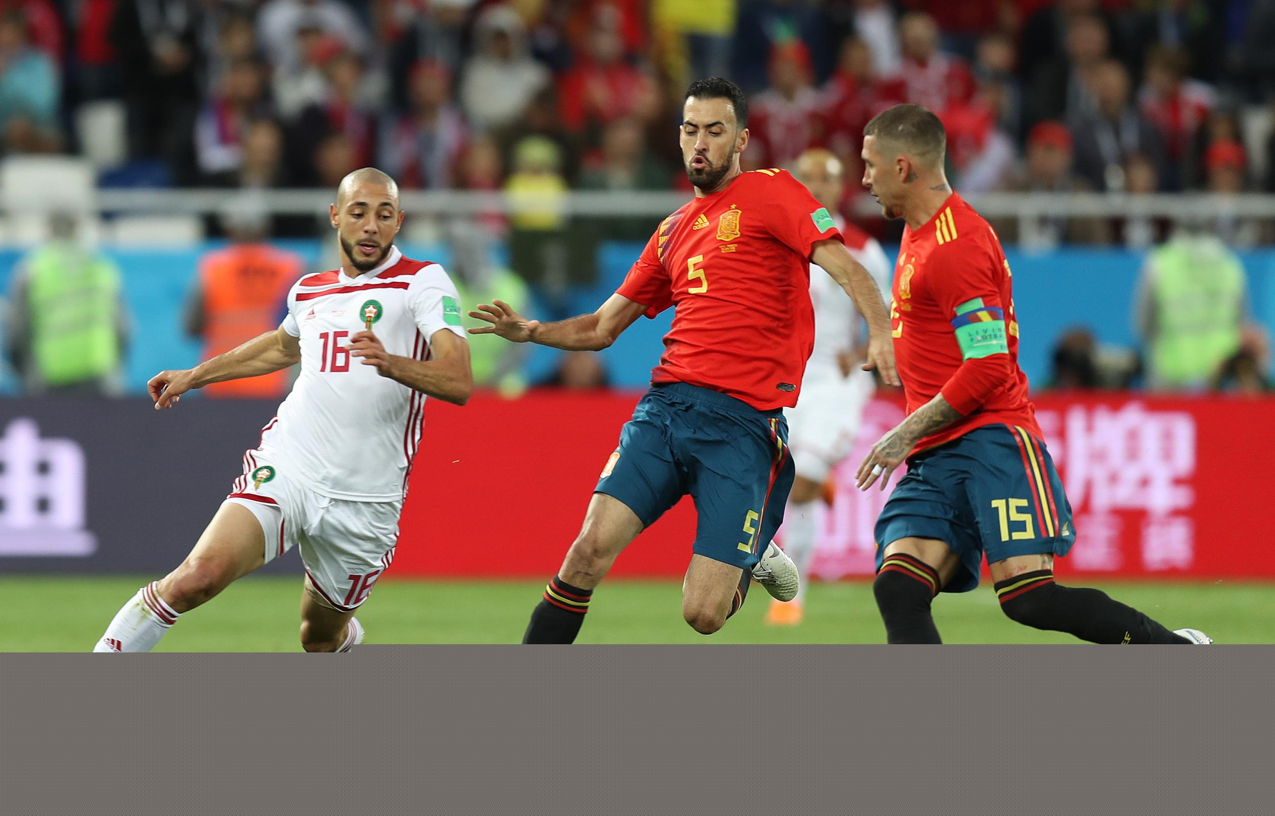 篮球火箭球队进攻端出现默契配合