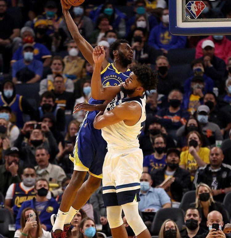 芝加哥白袜队正式为村上宗隆举行加盟新闻发布会，这位日职重炮将身披 55 号球衣