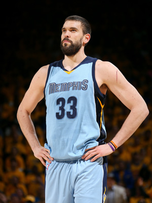 郭艾伦斩获MVP，终于圆梦，球迷释然