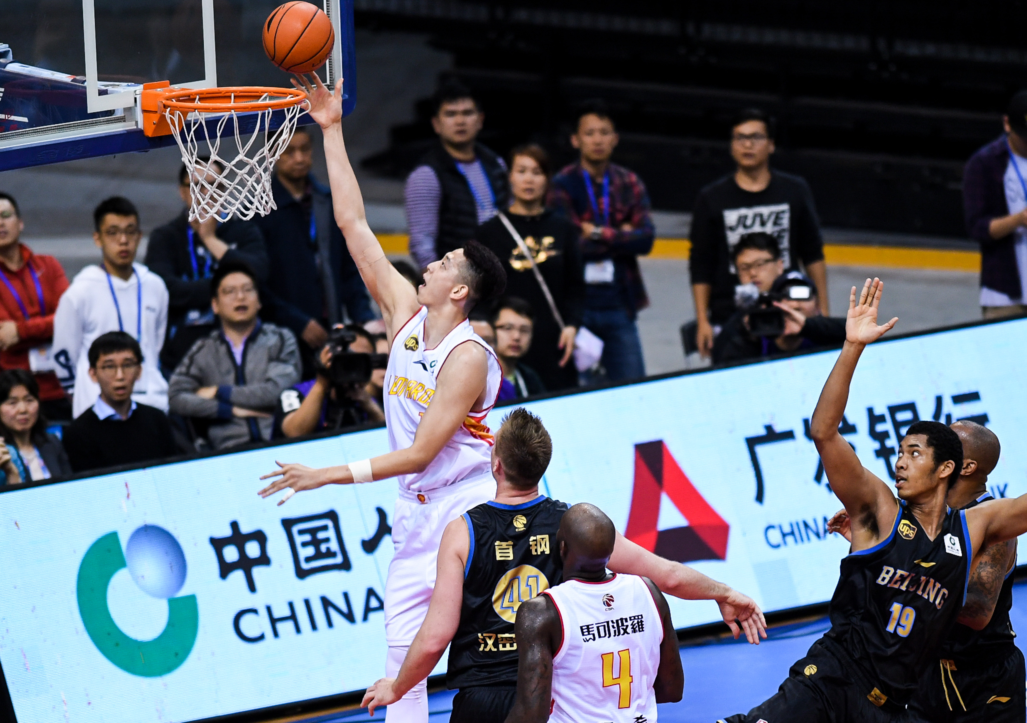 阪神虎史上最速优胜 虎迷：多亏阪神，家庭每天都很和乐｜日职