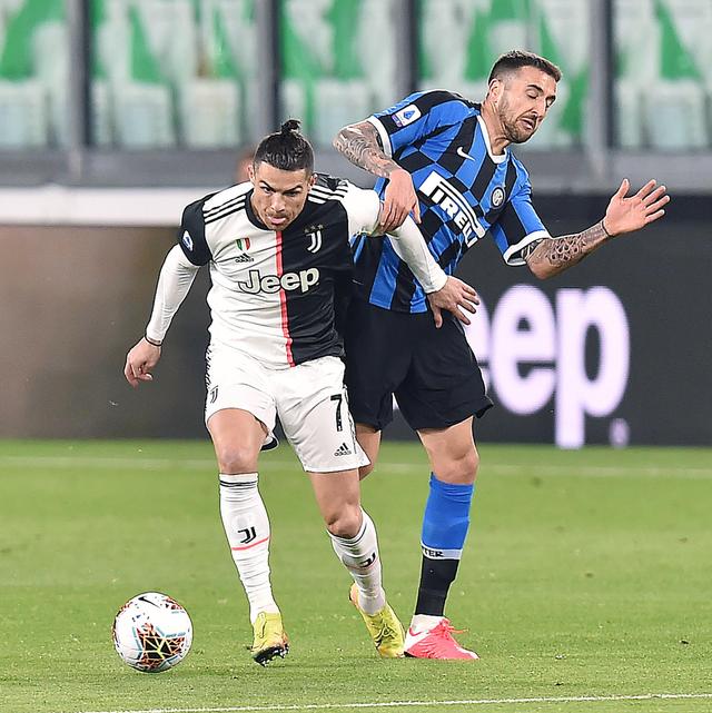 “体育+景区” 哈尔滨市“冰穹之巅”青少年冰球精英赛启幕