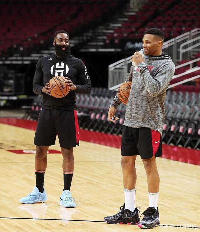 NBA太阳vs凯尔特人：绿军外线火力全开！22 记三分创纪录，太阳布克迷失，惨遭 30 分大败